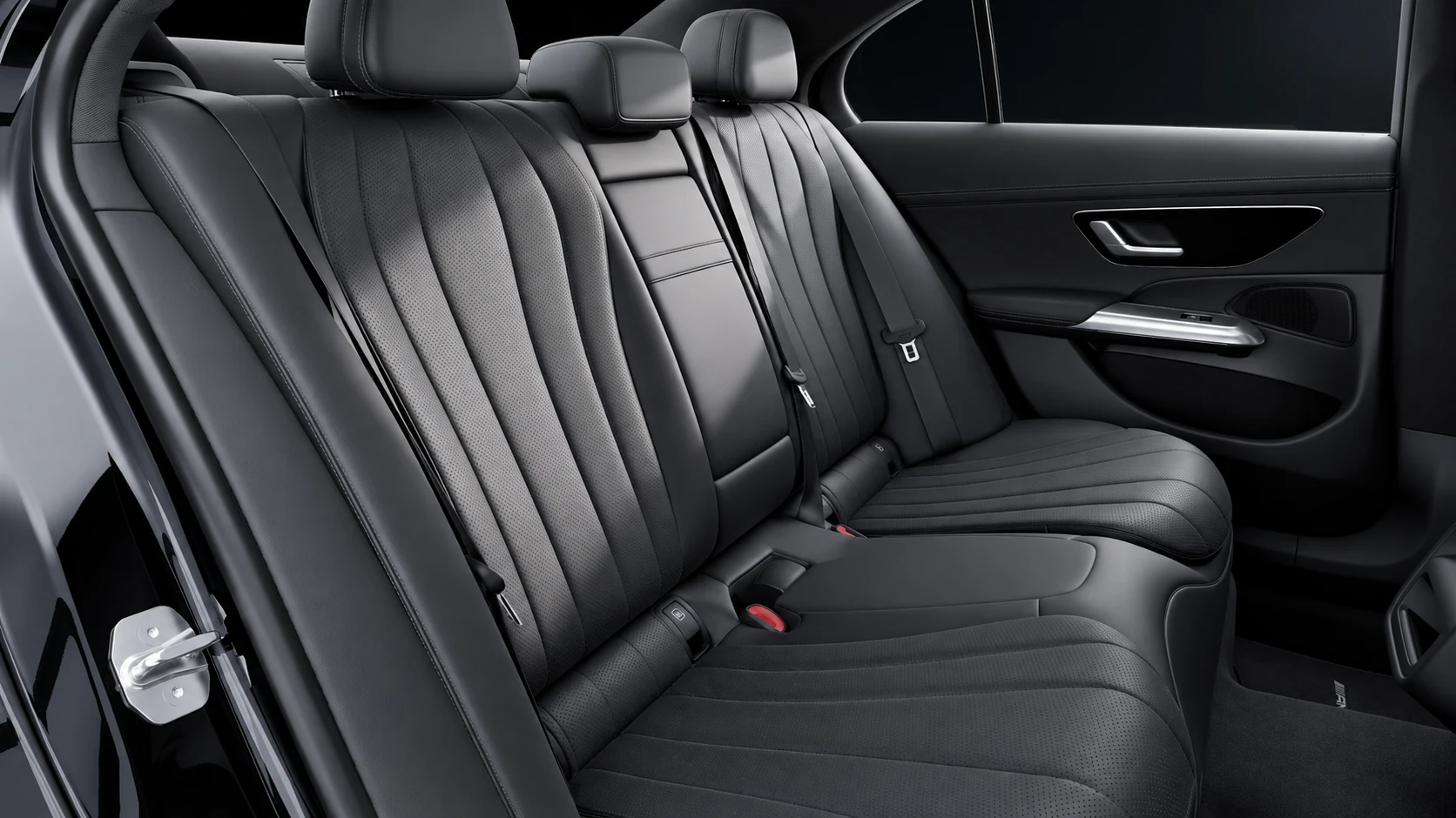 Habitacle Mercedes avec sièges en cuir noir